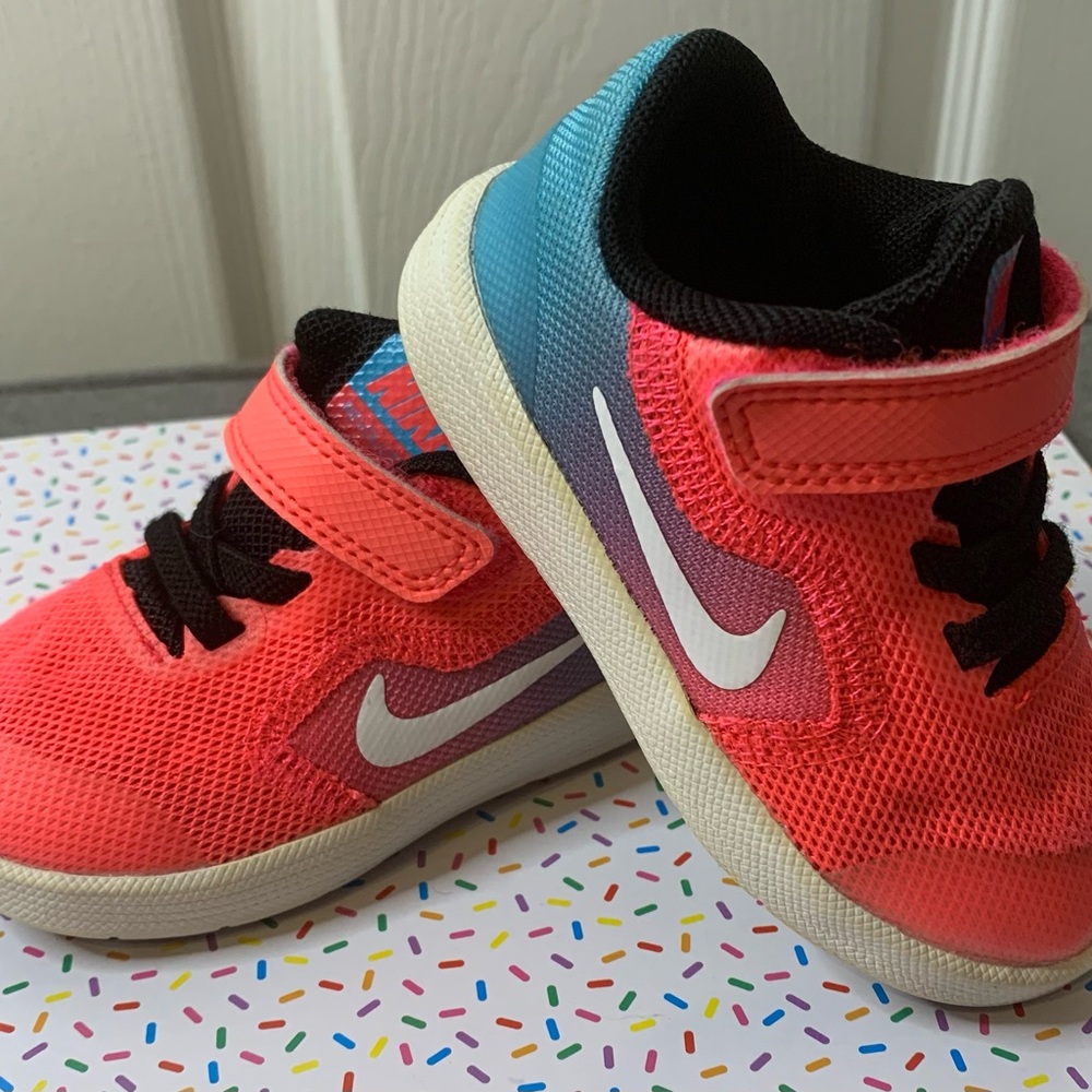 NIKE Girls Revolution 3 Pink/Blue Size 5c